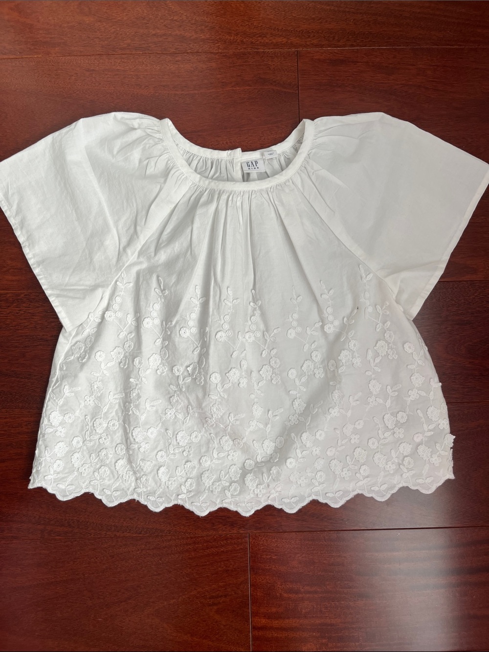 GAP White Eyelet Floral Flutter Sleeve Blouse